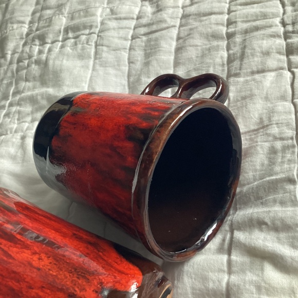 SET OF TWO VINTAGE DRIP GLAZE POTTERY MUGS - Picture 4 of 9